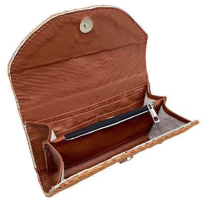 Cartera Naty café forro en piel color shedron